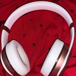 Rose Gold Beats Solo 3 Wireless